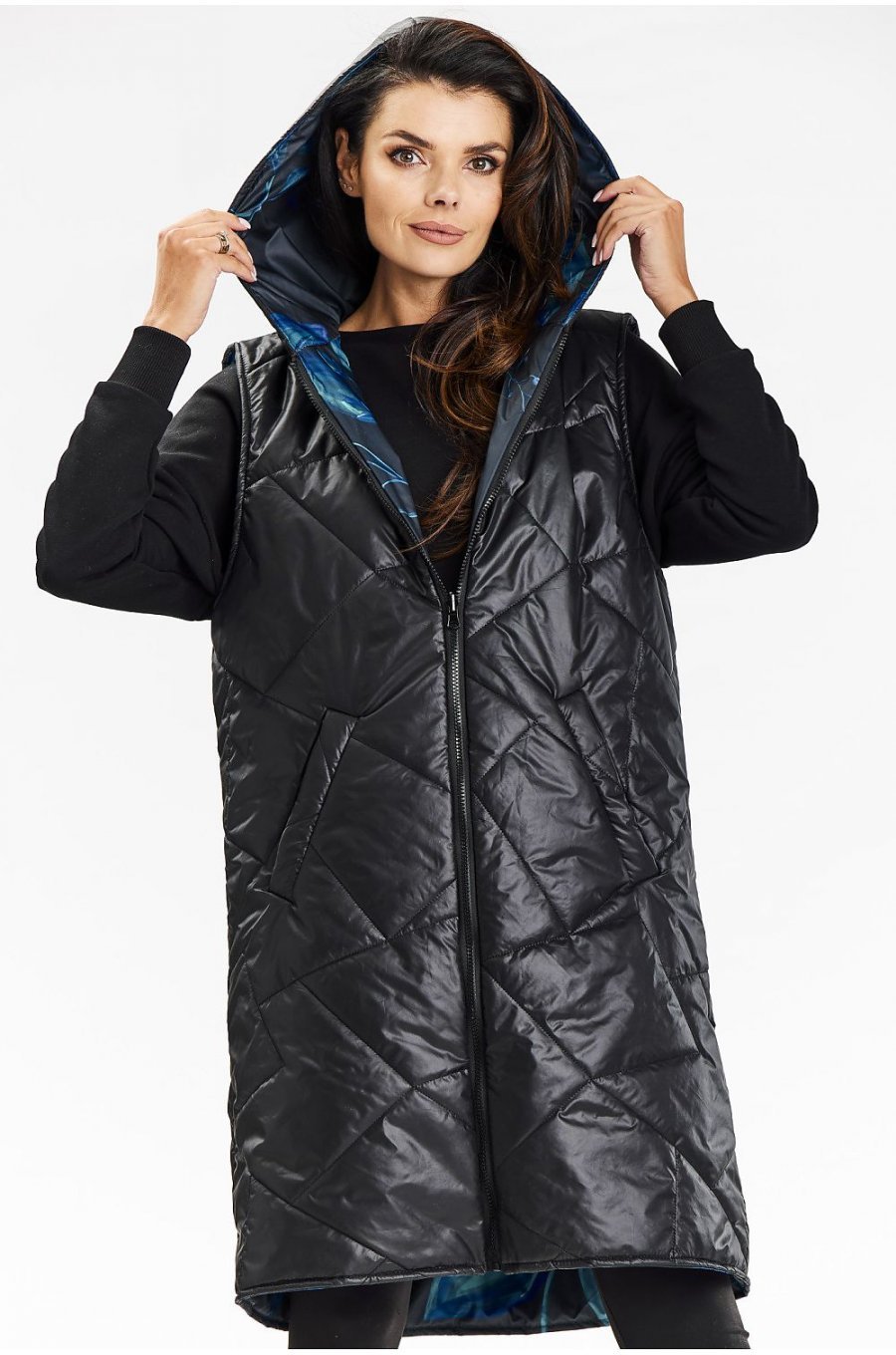 Vesta dama lunga, cu doua fete, neagra, cu gluga, Nehir1 Vesta dama lunga, cu doua fete, neagra, cu gluga, Nehir1 1 - jojofashion.ro