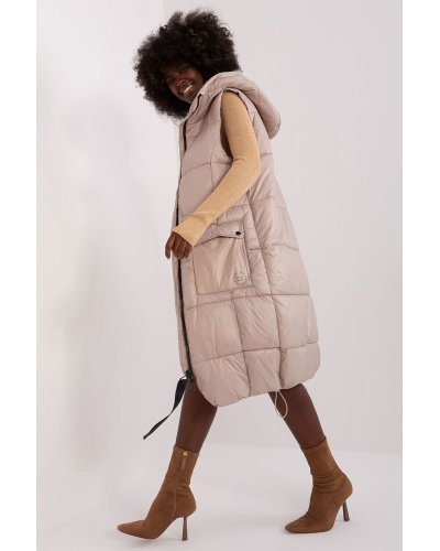 Vesta dama lunga, matlasata, bej, cu gluga si buzunare, Chelsee Veste dama, Vesta dama lunga, matlasata, bej, cu gluga si buzunare, Chelsee - jojofashion.ro