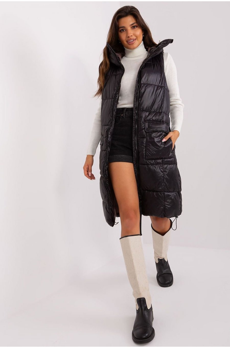 Vesta dama lunga, matlasata, neagra, cu gluga si buzunare, Chelsee Vesta dama lunga, matlasata, neagra, cu gluga si buzunare, Chelsee 1 - jojofashion.ro