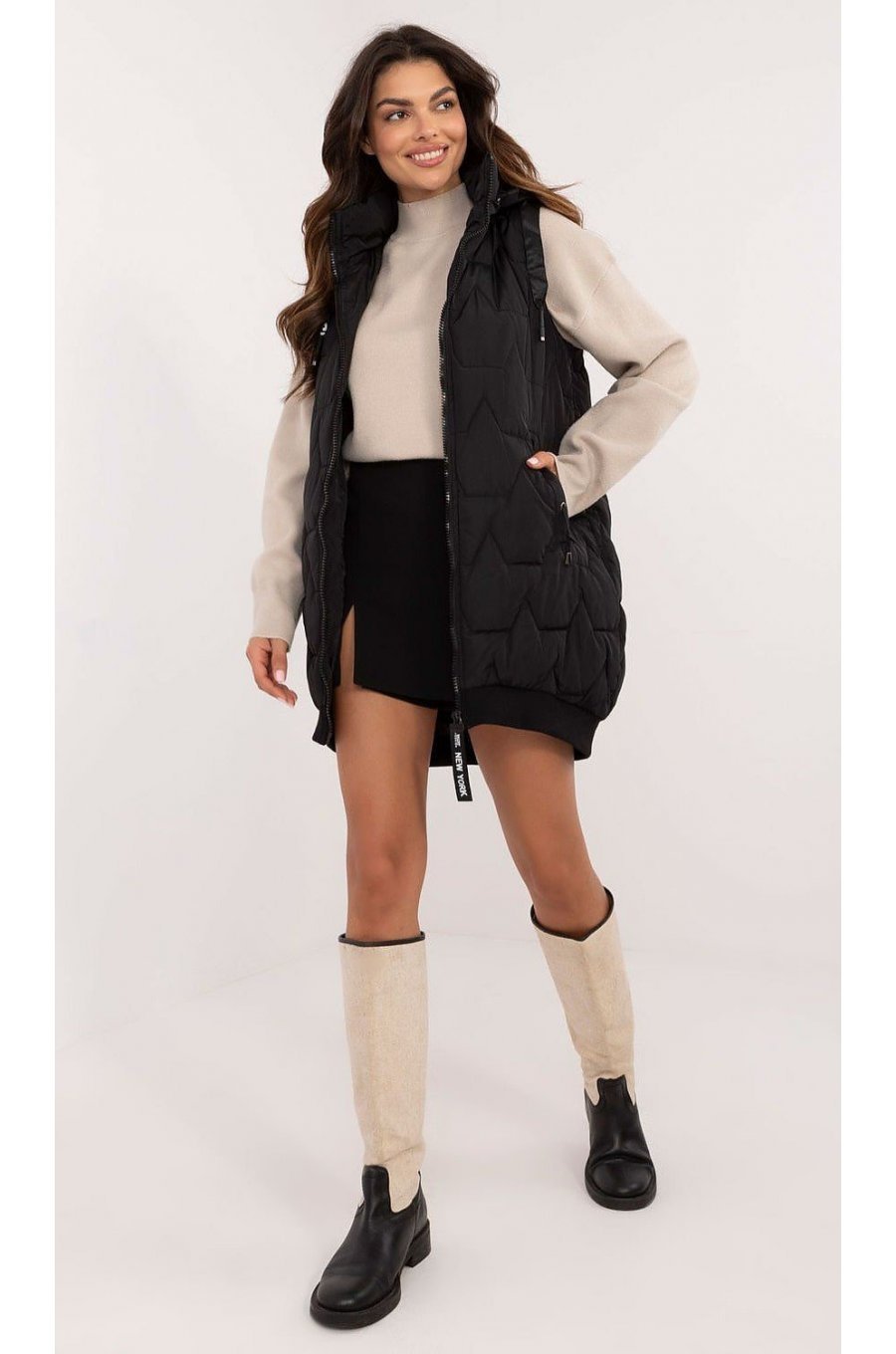 Vesta dama matlasata, neagra, midi, cu gluga, Lournes1 Vesta dama matlasata, neagra, midi, cu gluga, Lournes1 3 - jojofashion.ro