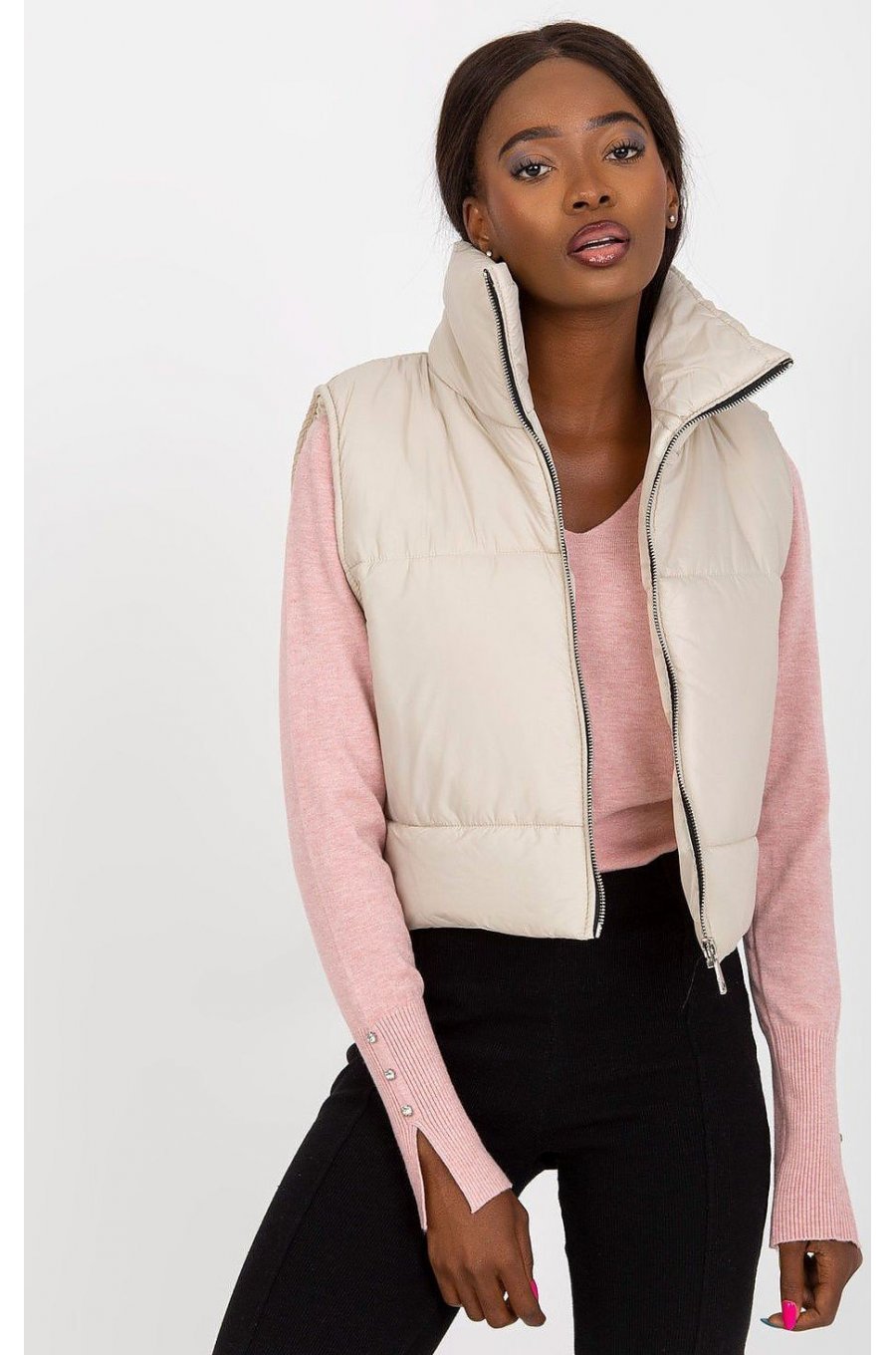 Vesta dama matlasata scurta, bej, cu guler inalt, Sindee Vesta dama matlasata scurta, bej, cu guler inalt, Sindee 1 - jojofashion.ro