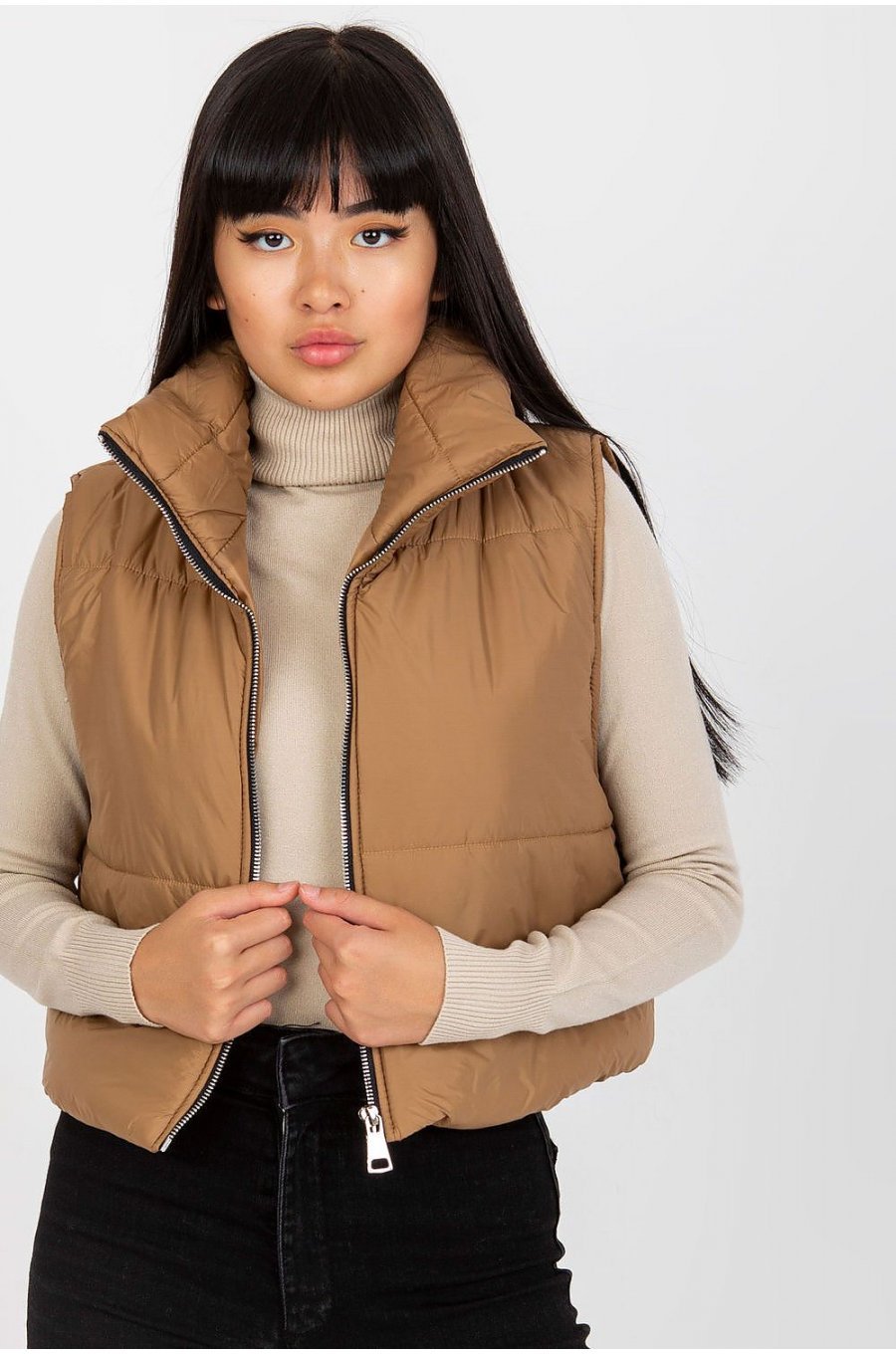 Vesta dama matlasata scurta, maro, cu guler inalt, Sindee Vesta dama matlasata scurta, maro, cu guler inalt, Sindee 1 - jojofashion.ro