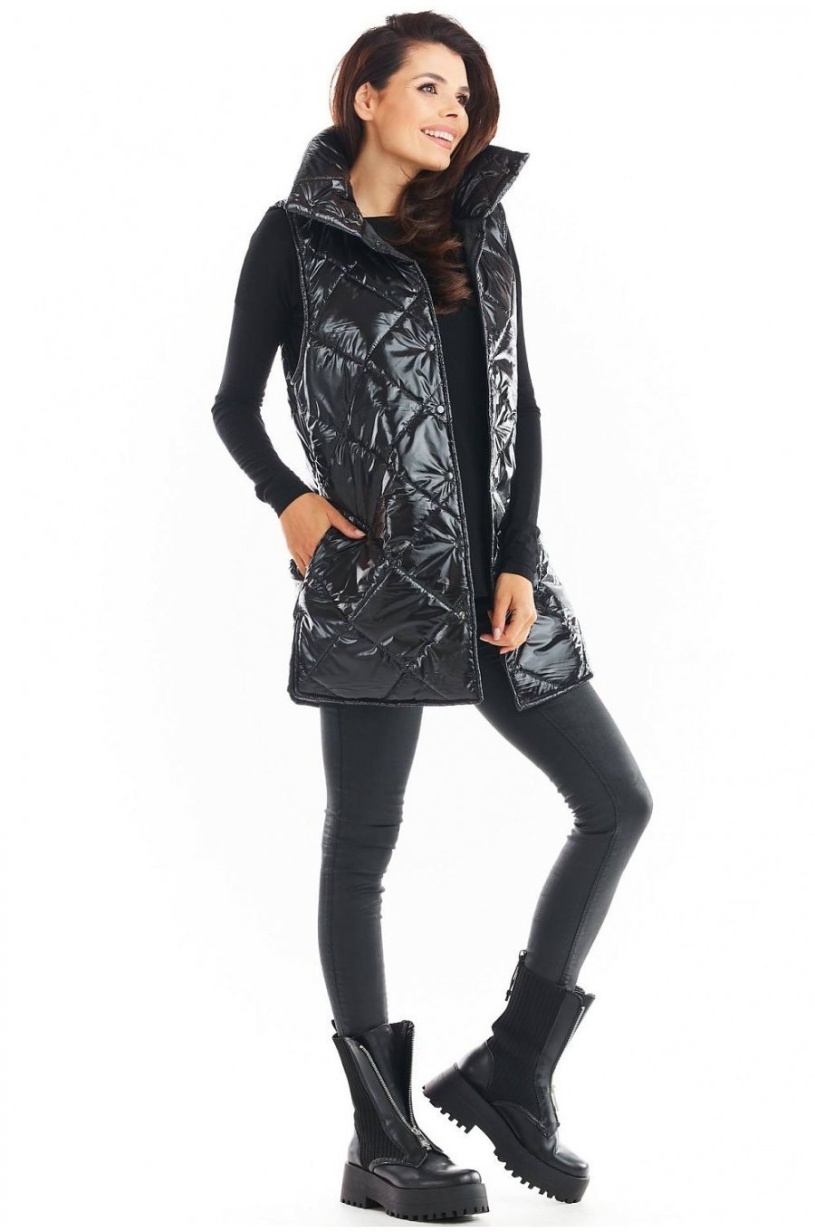Vesta dama midi matlasata, neagra, lucioasa, cu guler inalt, Gwen Vesta dama midi matlasata, neagra, lucioasa, cu guler inalt, Gwen 4 - jojofashion.ro