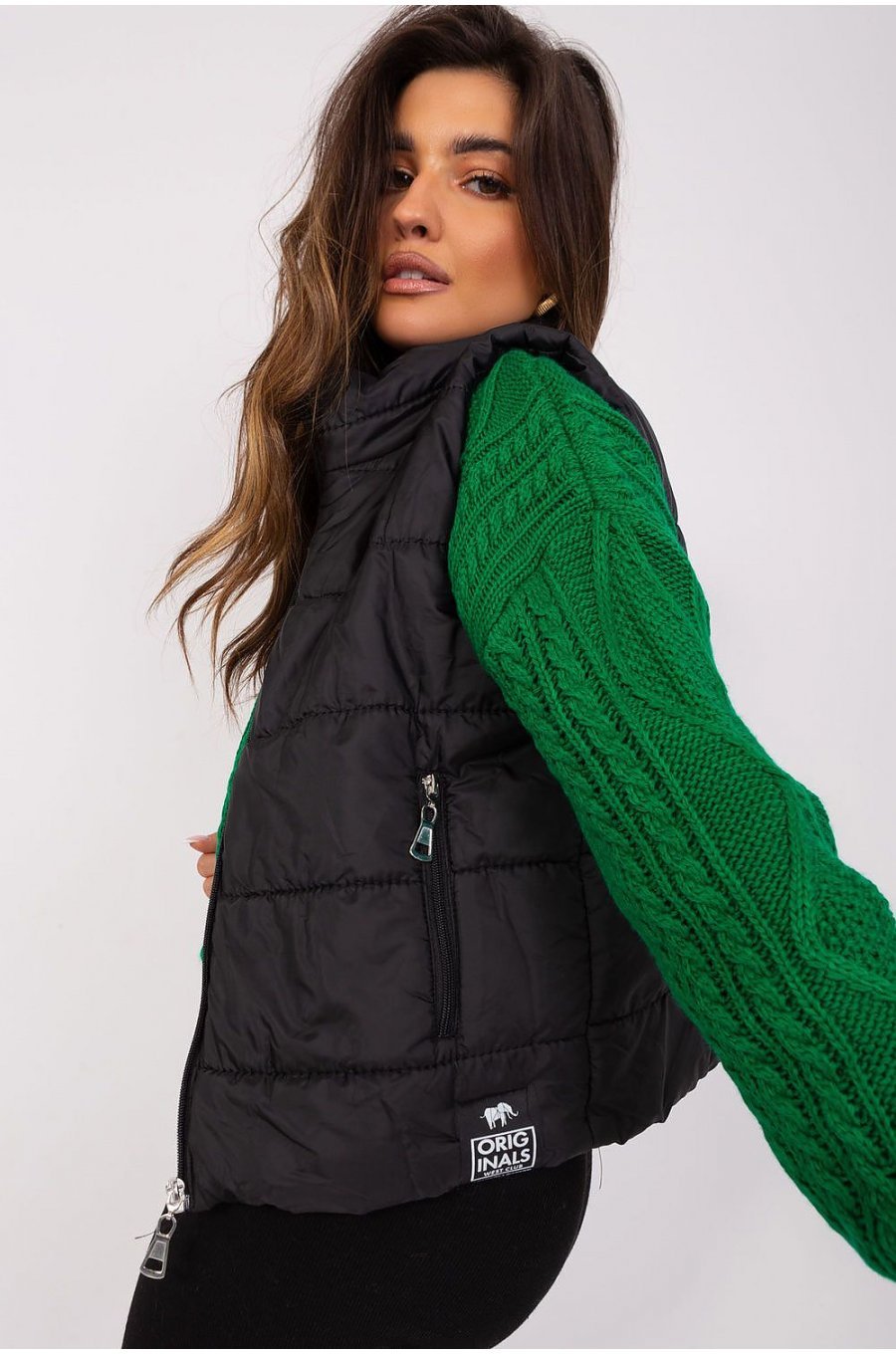 Vesta dama scurta, neagra, cu buzunare si guler inalt, Sonya Vesta dama scurta, neagra, cu buzunare si guler inalt, Sonya 2 - jojofashion.ro