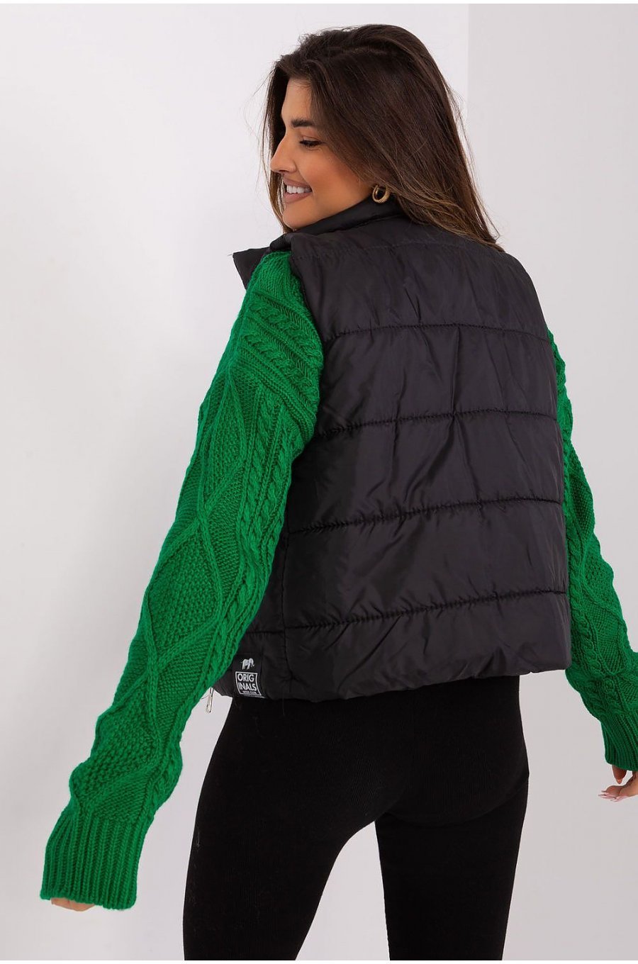 Vesta dama scurta, neagra, cu buzunare si guler inalt, Sonya Vesta dama scurta, neagra, cu buzunare si guler inalt, Sonya 3 - jojofashion.ro