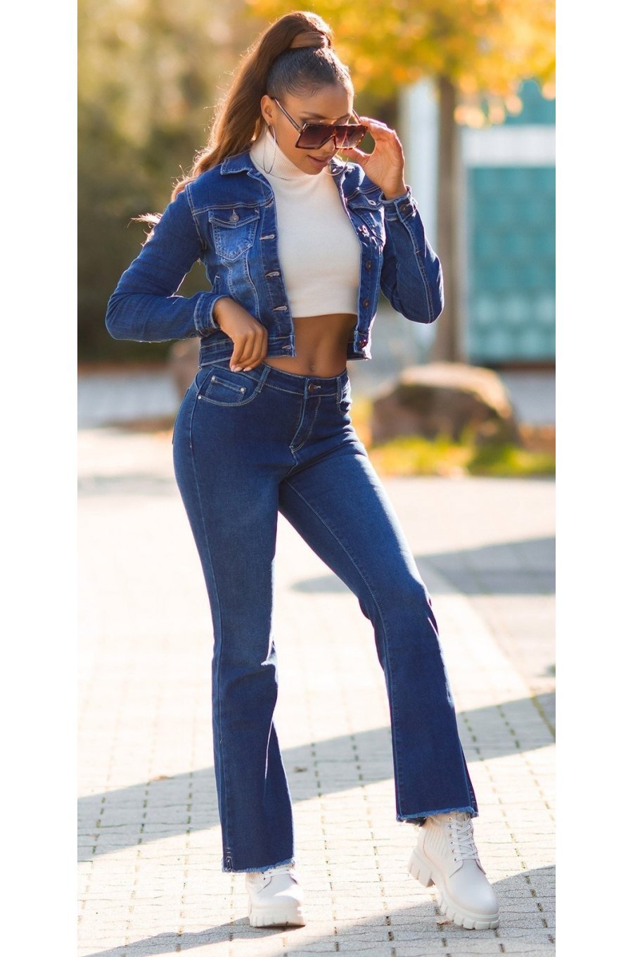 Blugi dama evazati, albastri, denim, cu aspect uzat, Rennea Blugi dama evazati, albastri, denim, cu aspect uzat, Rennea 4 - jojofashion.ro