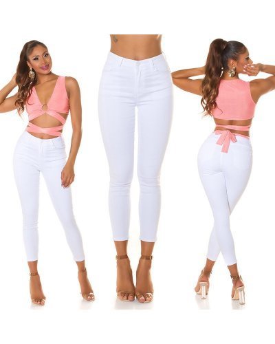 Tinuta de club cu blugi mulati, albi si crop top corai Krame Tinute de club, Tinuta de club cu blugi mulati, albi si crop top corai Krame - jojofashion.ro