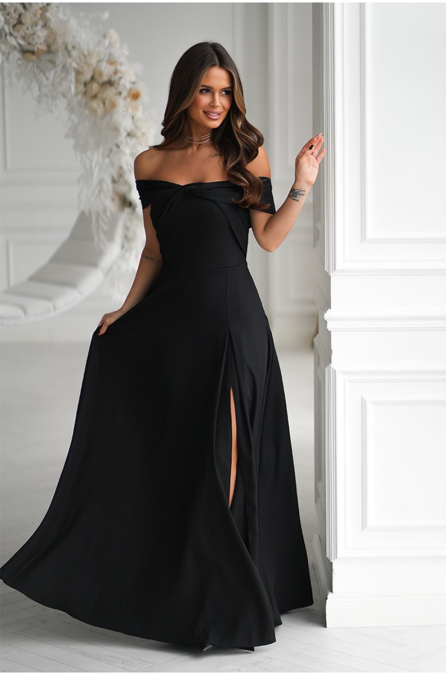 Rochie neagra lunga cu glitter vaporoasa cu umerii goi Moonlit 1 - jojofashion.ro