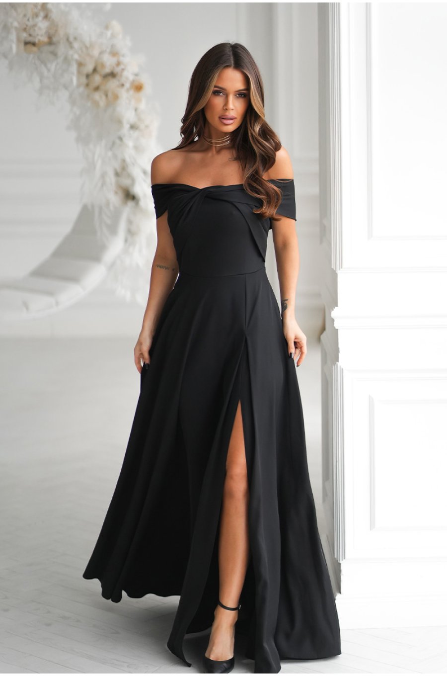 Rochie neagra lunga cu glitter vaporoasa cu umerii goi Moonlit 3 - jojofashion.ro