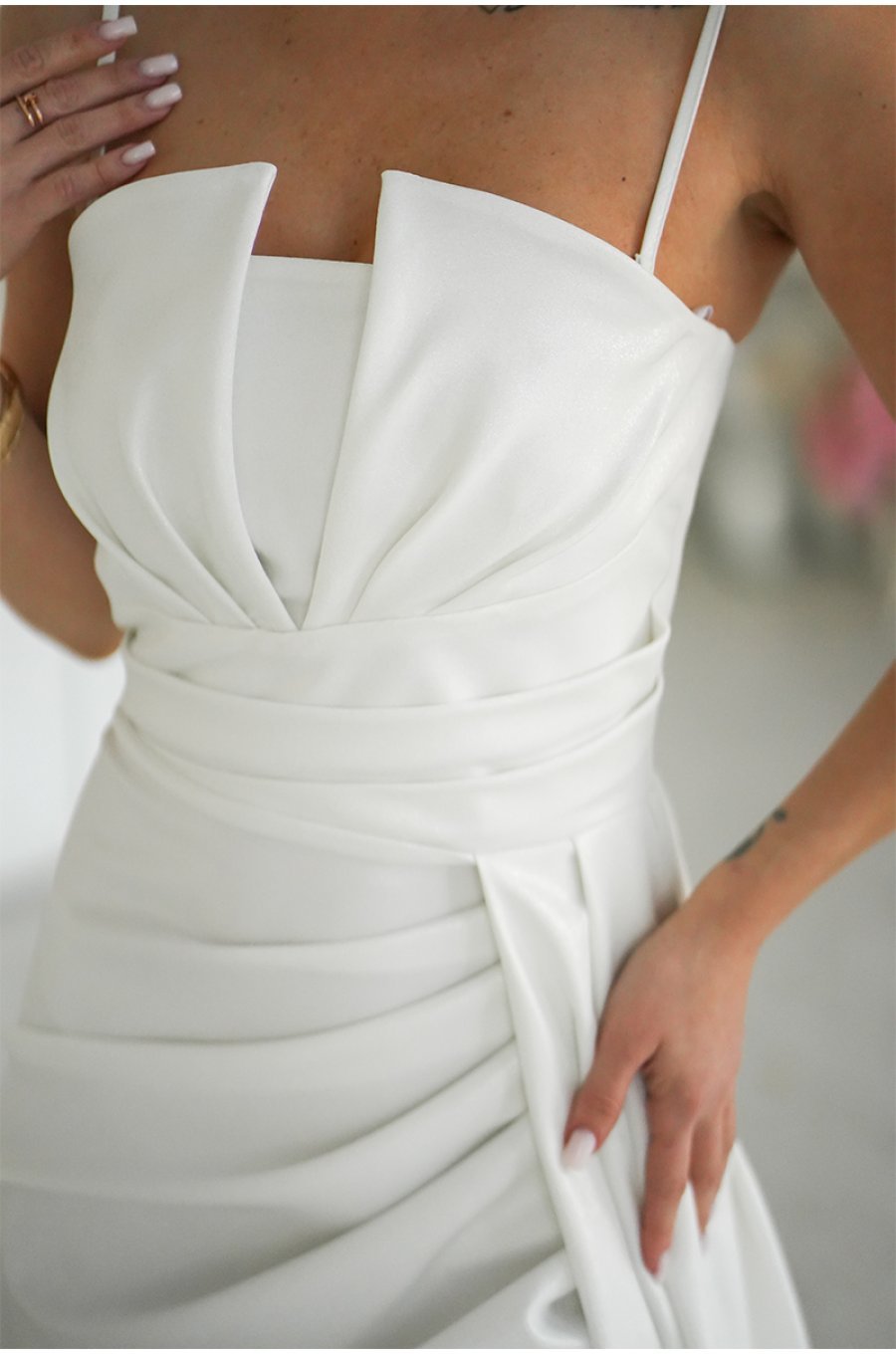 Rochie cununie civila alba lunga cu glitter mulata cu umeri goi Luxurious 5 - jojofashion.ro