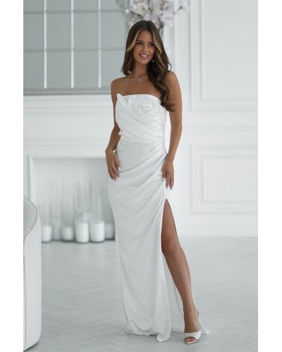 Rochie cununie civila lunga din satin alba mulata cu umerii goi si trandafir decorativ GlamourB Rochii lungi, Rochie cununie civila lunga din satin alba mulata cu umerii goi si trandafir decorativ GlamourB - jojofashion.ro