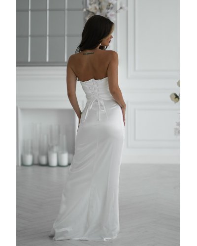 Rochie cununie civila lunga din satin alba mulata cu umerii goi si trandafir decorativ GlamourB Rochii lungi, Rochie cununie civila lunga din satin alba mulata cu umerii goi si trandafir decorativ GlamourB - jojofashion.ro