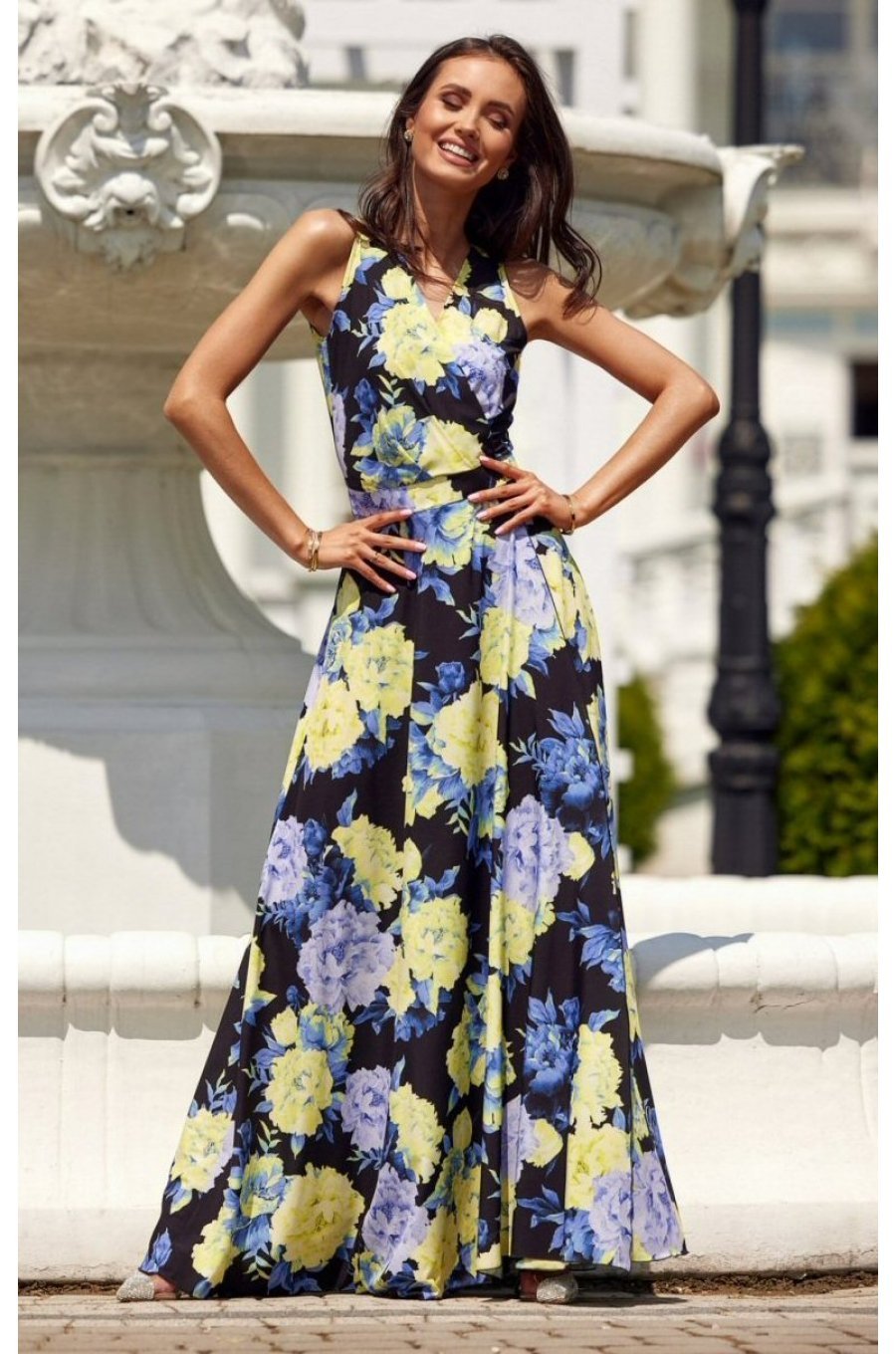 Rochie lunga de vara neagra cu flori mari vaporoasa petrecuta Nastia Rochie lunga de vara neagra cu flori mari vaporoasa petrecuta Nastia 3 - jojofashion.ro