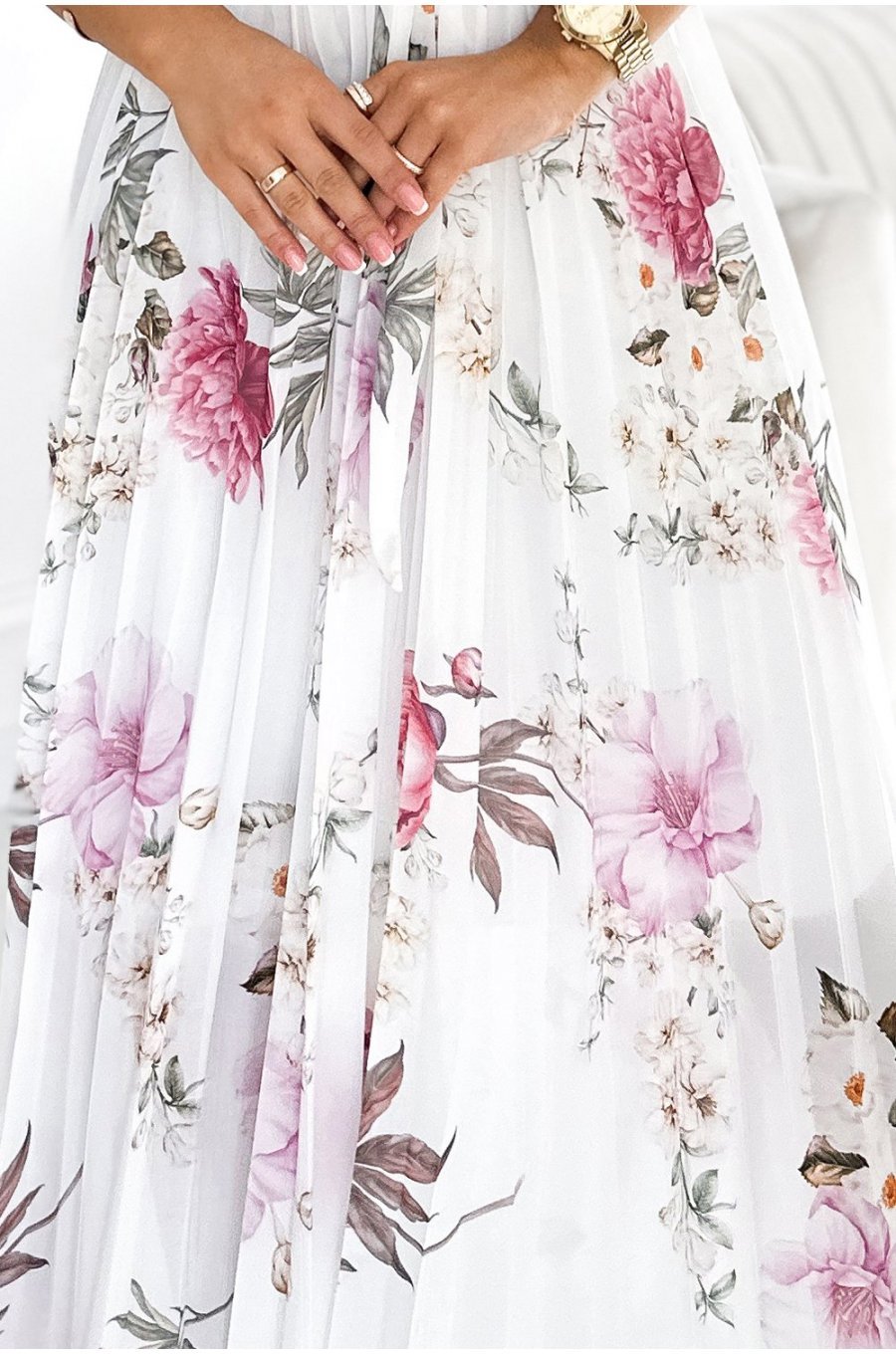 Rochie de vara alba cu flori roz pal vaporoasa plisata Isolda 6 - jojofashion.ro