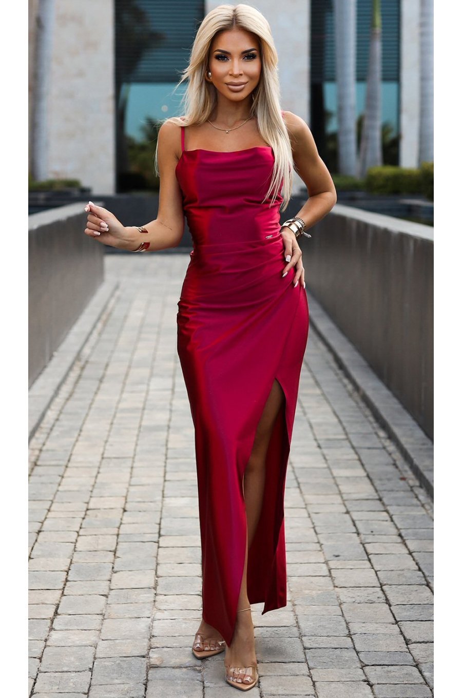 Rochie lunga eleganta din satin rosie raspberry cu umerii goi petrecuta si crapata pe picior Caressa 1 - jojofashion.ro