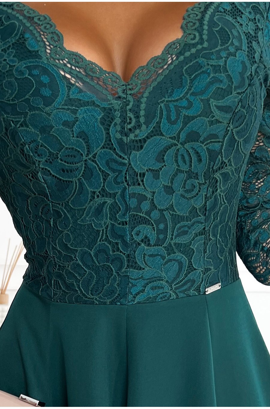 Rochie de ocazie lunga eleganta verde cu dantela pe bust Allegria 6 - jojofashion.ro