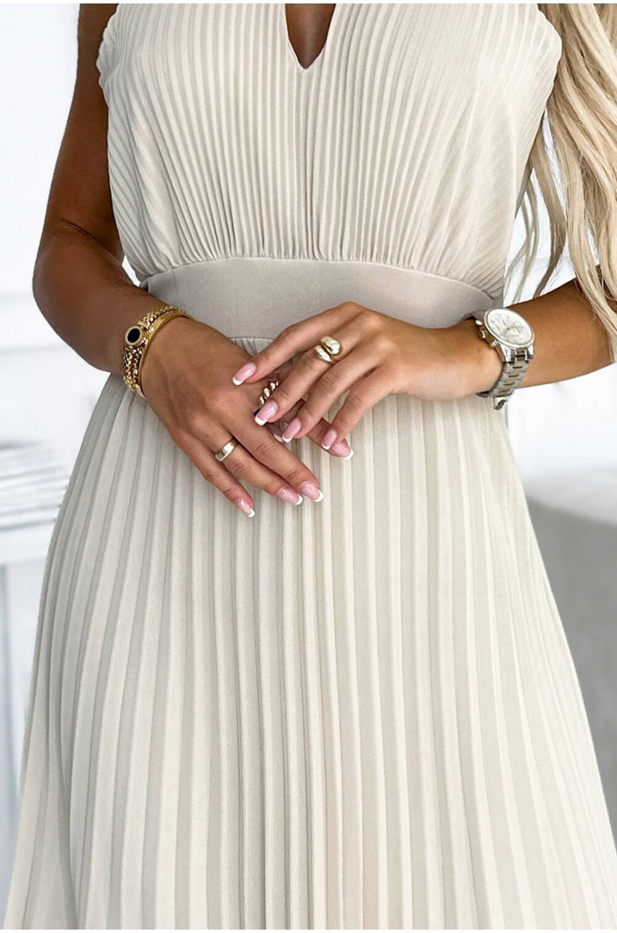 Rochie lunga din chiffon bej plisata vaporoasa Yette 6 - jojofashion.ro