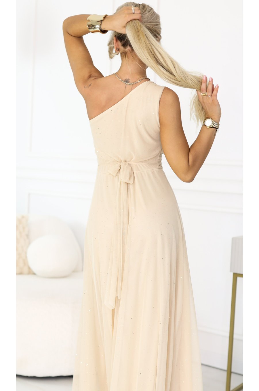 Rochie eleganta lunga cu glitter bej sampanie vaporoasa cu un umar gol Azzurra 5 - jojofashion.ro