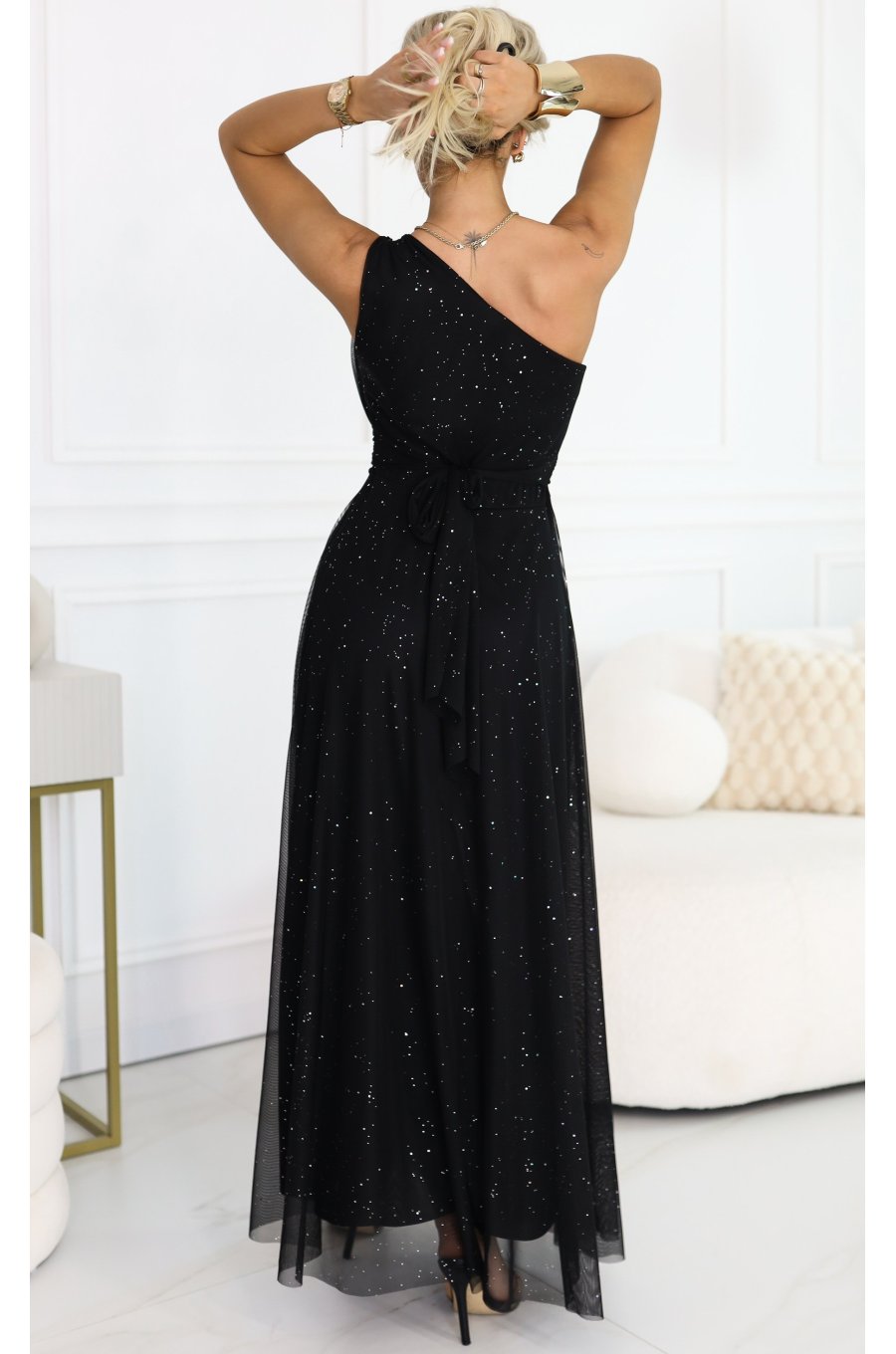 Rochie eleganta lunga cu glitter neagra vaporoasa cu un umar gol Azzurra 2 - jojofashion.ro