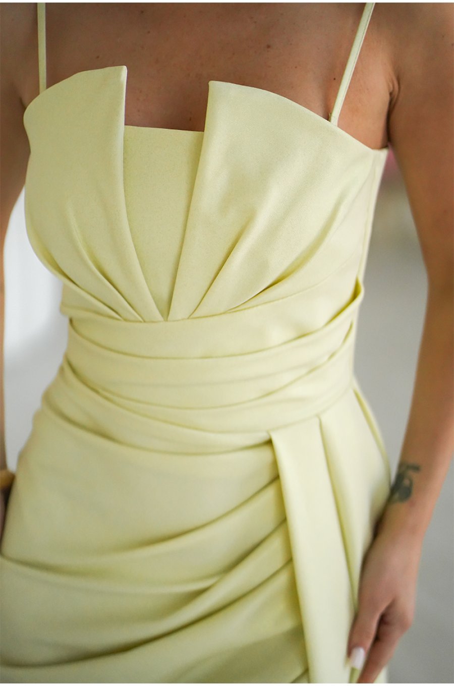 Rochie eleganta lunga galbena cu glitter mulata cu umeri goi Luxurious 4 - jojofashion.ro