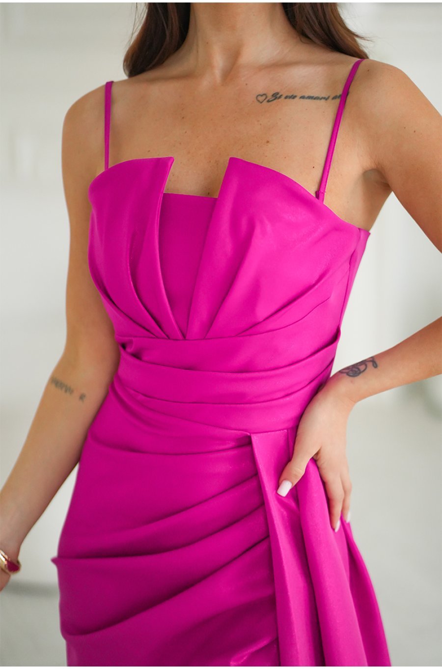 Rochie eleganta lunga roz fucsia cu glitter mulata cu umeri goi Luxurious 6 - jojofashion.ro