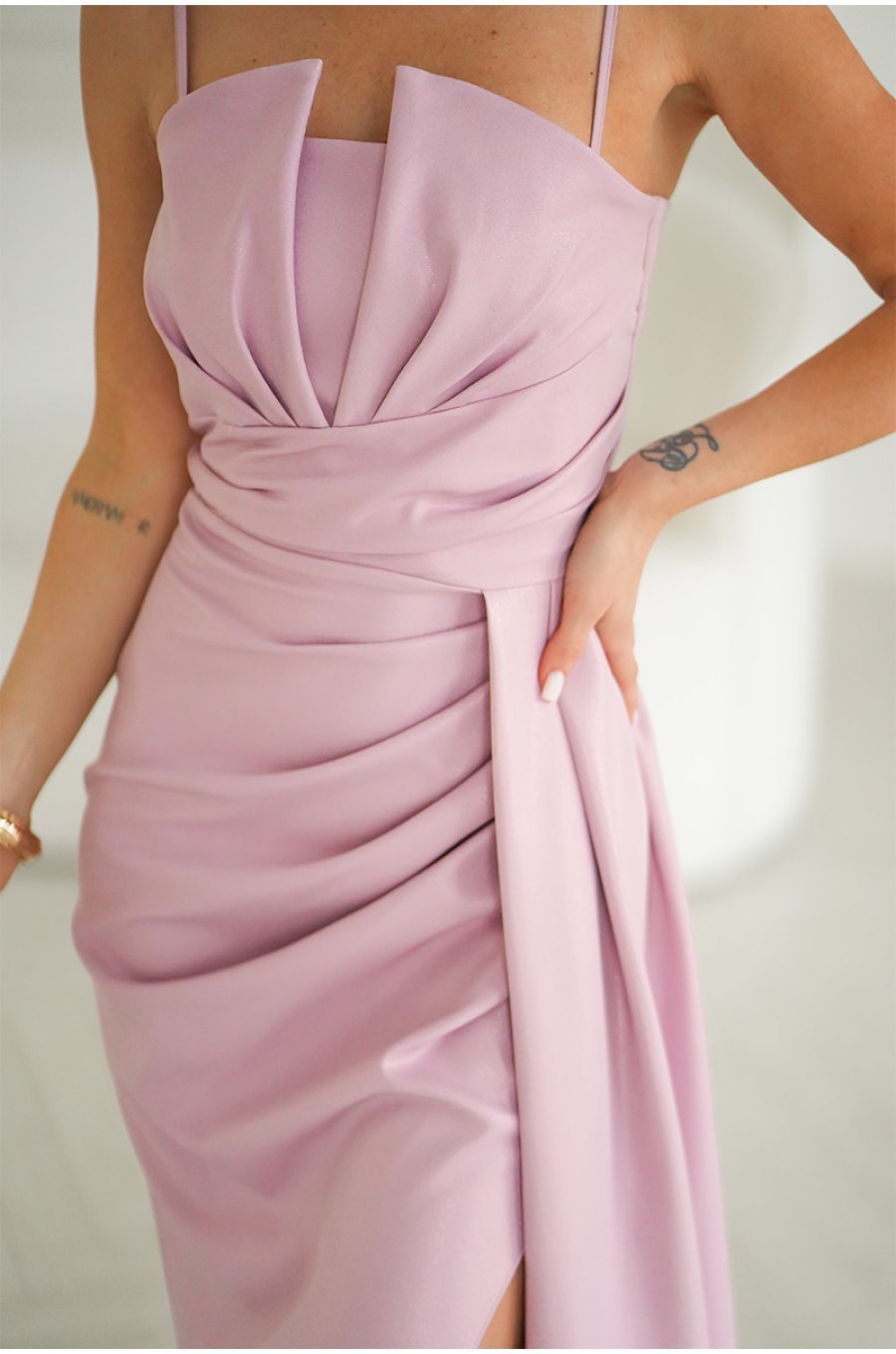 Rochie eleganta lunga roz pudra cu glitter mulata cu umeri goi Luxurious 4 - jojofashion.ro