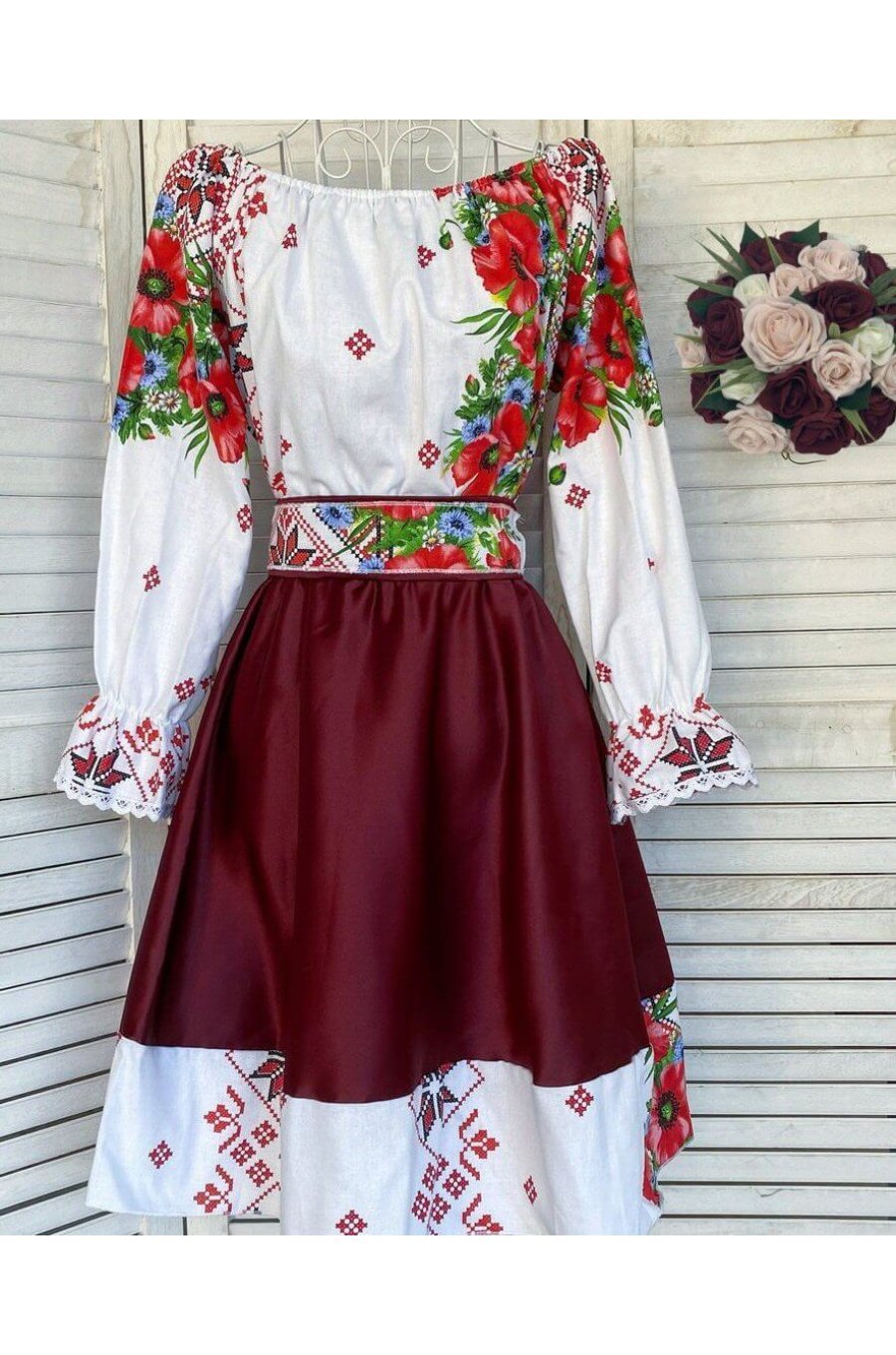 Rochie scurta cu motive traditionale din tafta burgundy cu maci Soledad 1 - jojofashion.ro
