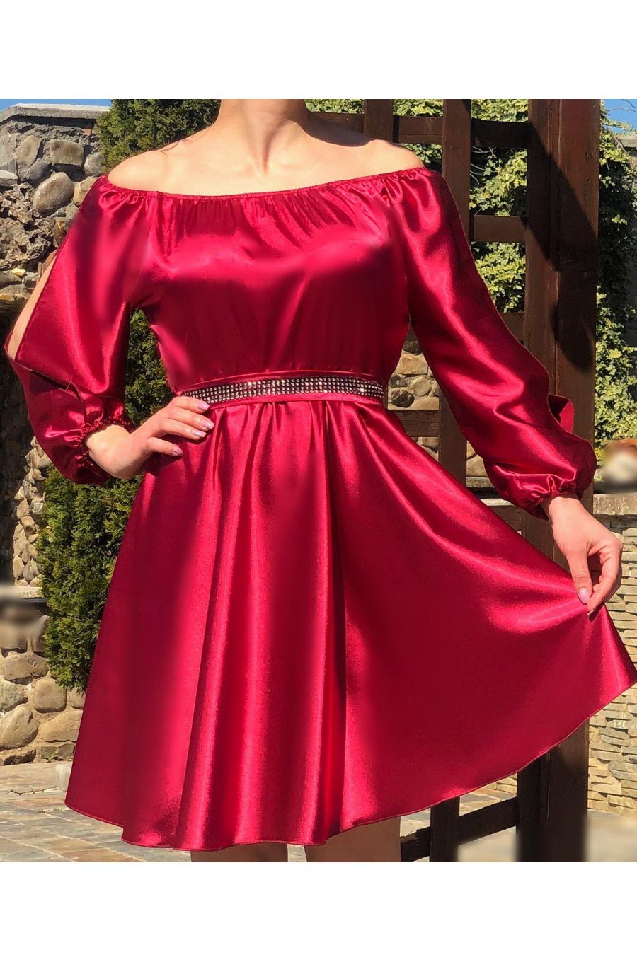 Rochie scurta rosie din satin babydoll cu umerii goi Calirroe  1 - jojofashion.ro