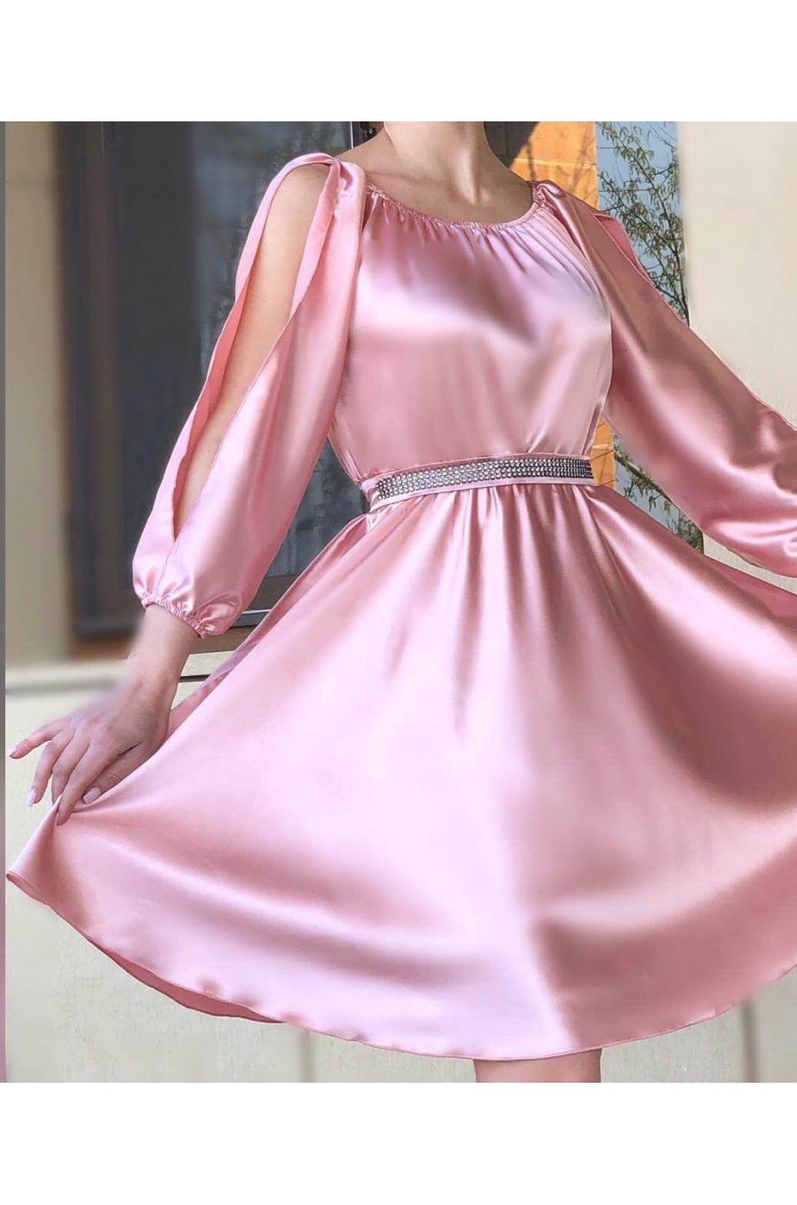 Rochie scurta din satin roz babydoll cu umerii goi Calirroe  1 - jojofashion.ro