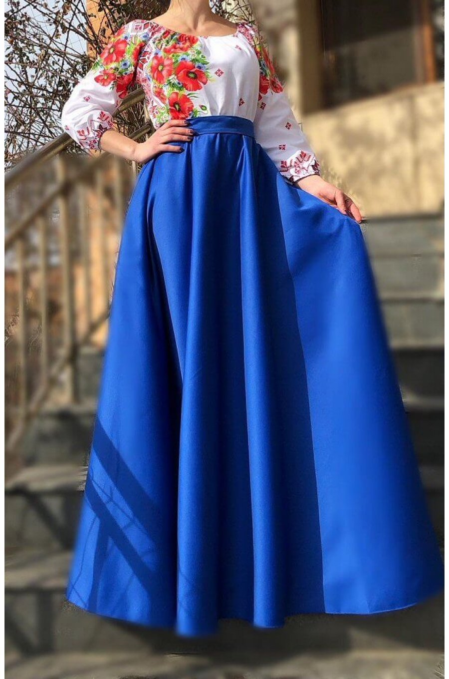 Rochie traditionala lunga din tafta albastra cu maci rosii Anna 1 - jojofashion.ro