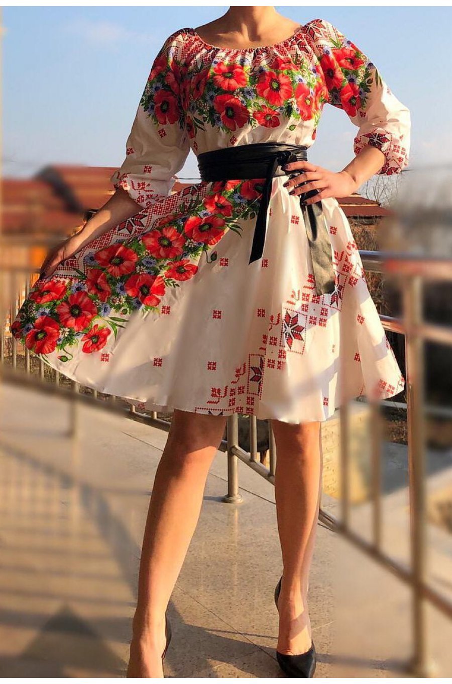Rochie traditionala scurta alba cu maci rosii Lesya 1 - jojofashion.ro