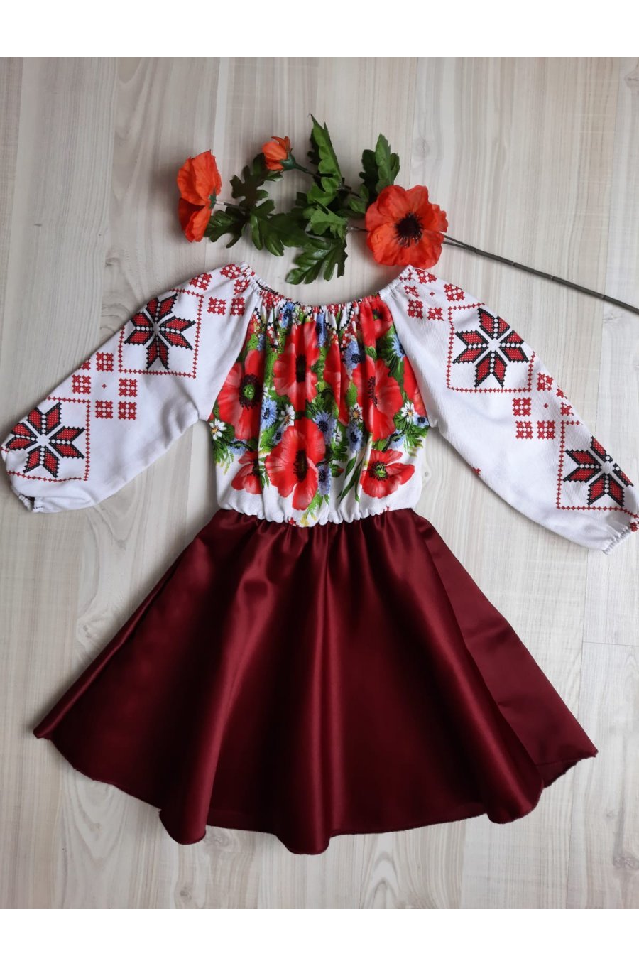 Rochie fata tafta burgundy cu motive traditionale AnnaKid Rochie fata tafta burgundy cu motive traditionale AnnaKid 1 - jojofashion.ro
