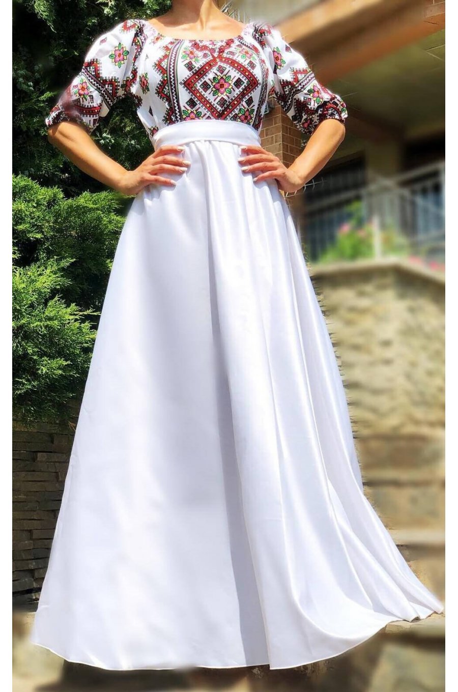 Rochie tafta alba cu motive traditionale Carmyna Rochie tafta alba cu motive traditionale Carmyna 1 - jojofashion.ro