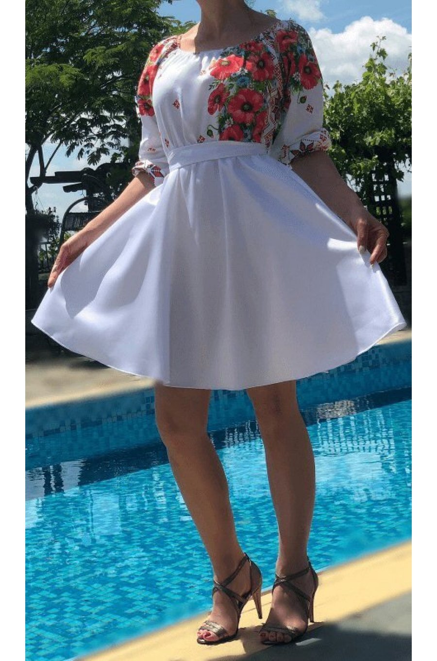Rochie traditionala midi alba cu maci rosii Azra 1 - jojofashion.ro