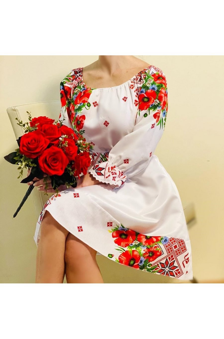 Rochie traditionala scurta din tafta alba cu maci Soledad 2 - jojofashion.ro