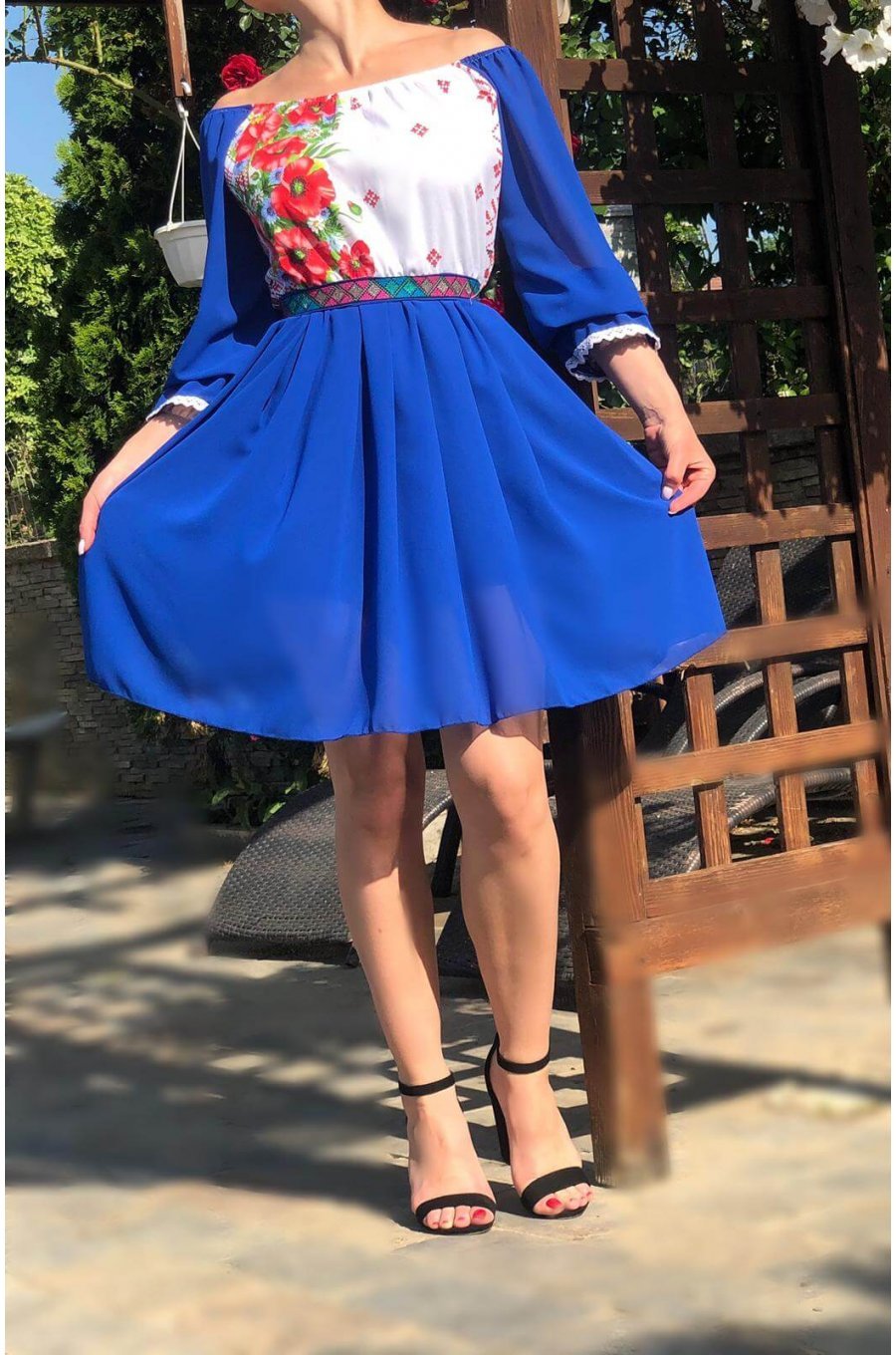Rochie scurta  albastra cu motive traditionale cu maci din voal Loredana 1 - jojofashion.ro