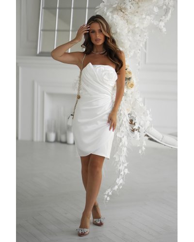Rochie cununie civila scurta satin alba mulata cu umerii goi si trandafir pe bust GlamyLuxe Rochii scurte, Rochie cununie civila scurta satin alba mulata cu umerii goi si trandafir pe bust GlamyLuxe - jojofashion.ro