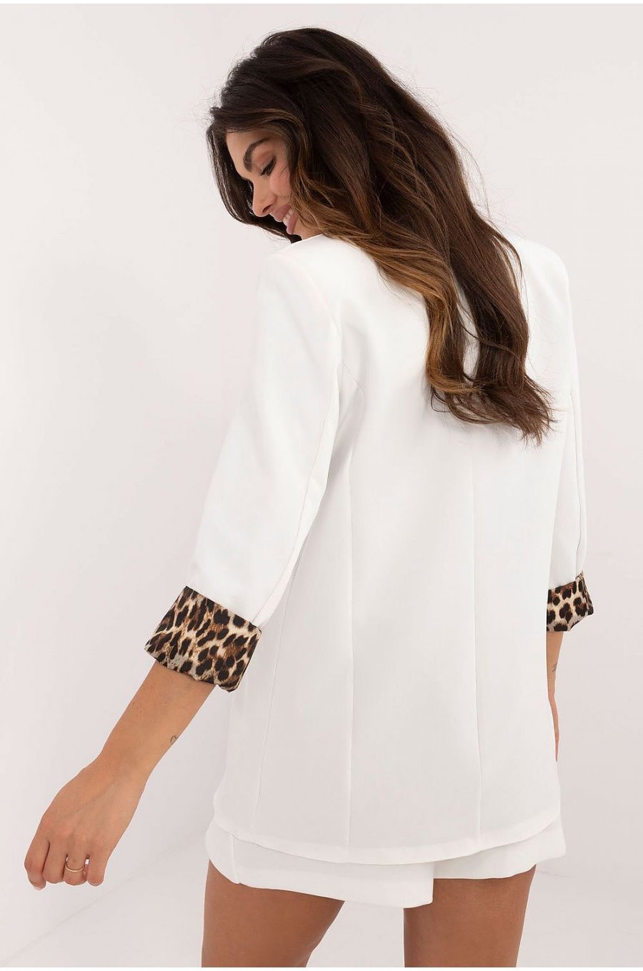 Sacou dama alb, elegant, cu manseta leopard print, Ikram Sacou dama alb, elegant, cu manseta leopard print, Ikram 3 - jojofashion.ro