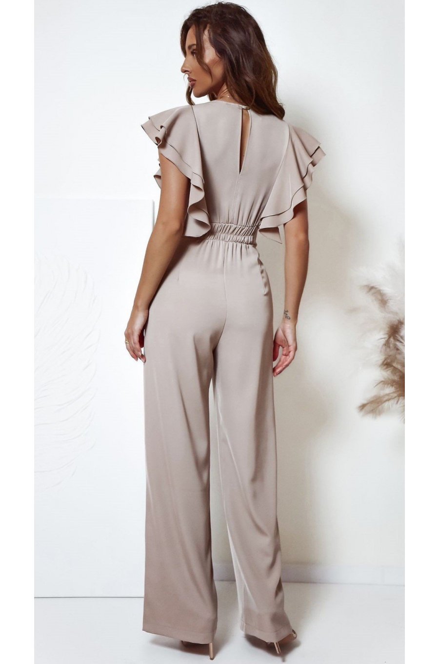 Salopeta dama evazata, eleganta, bej, cu volane pe bust, Teresa Salopeta dama evazata, eleganta, bej, cu volane pe bust, Teresa 2 - jojofashion.ro