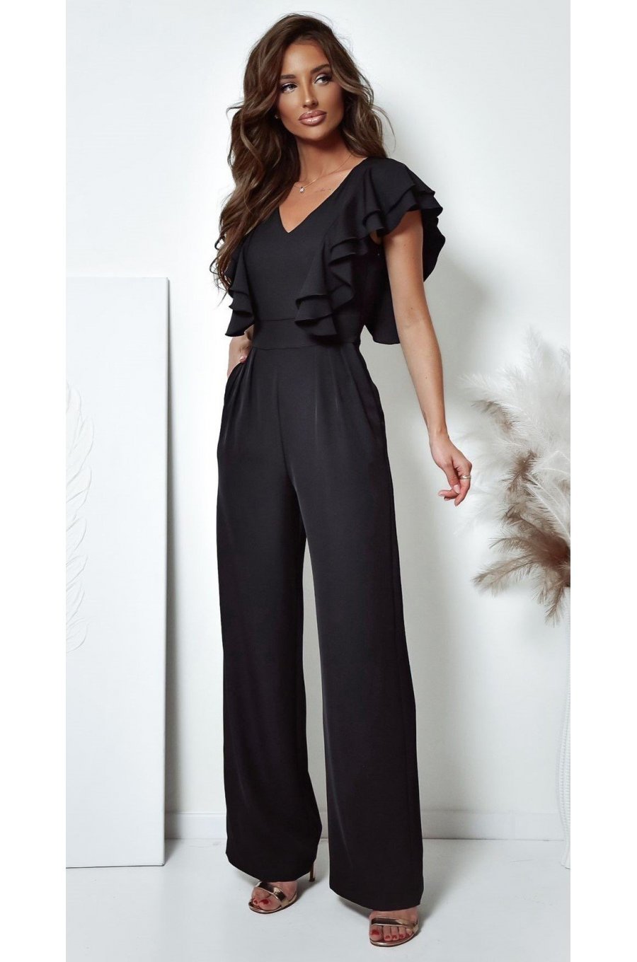 Salopeta evazata, eleganta, neagra, cu volane pe bust, Teresa Salopeta evazata, eleganta, neagra, cu volane pe bust, Teresa 1 - jojofashion.ro