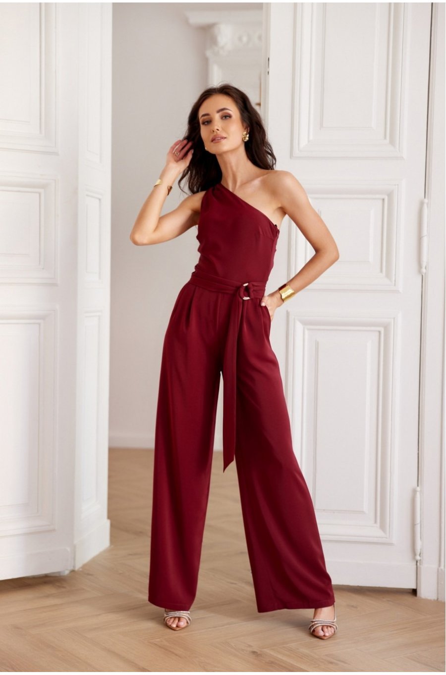 Salopeta eleganta evazata burgundy cu un umar gol vaporoasa Isotta Salopeta eleganta evazata burgundy cu un umar gol vaporoasa Isotta 1 - jojofashion.ro