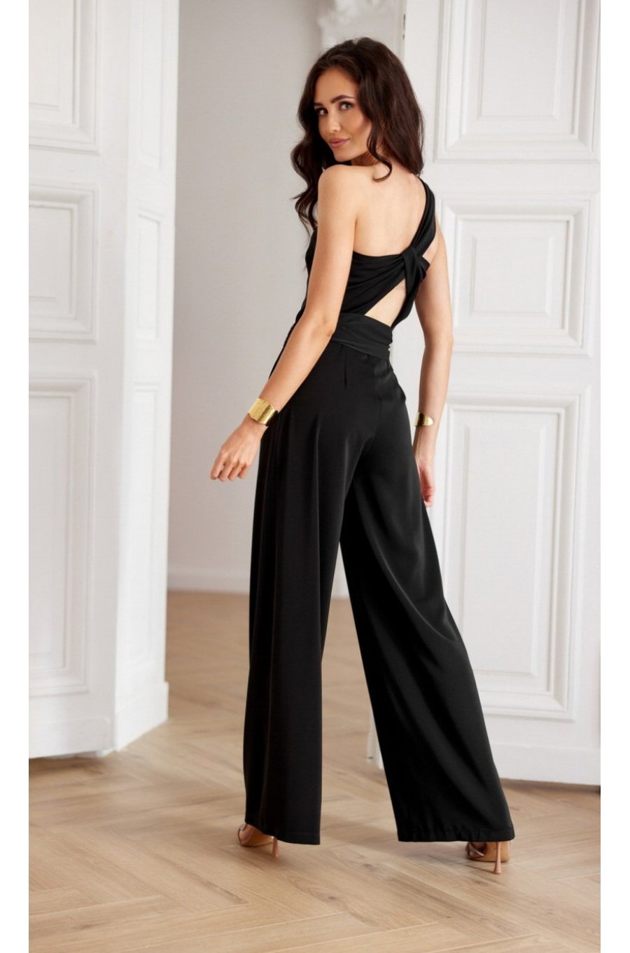 Salopeta eleganta evazata neagra cu un umar gol vaporoasa Isotta Salopeta eleganta evazata neagra cu un umar gol vaporoasa Isotta 2 - jojofashion.ro