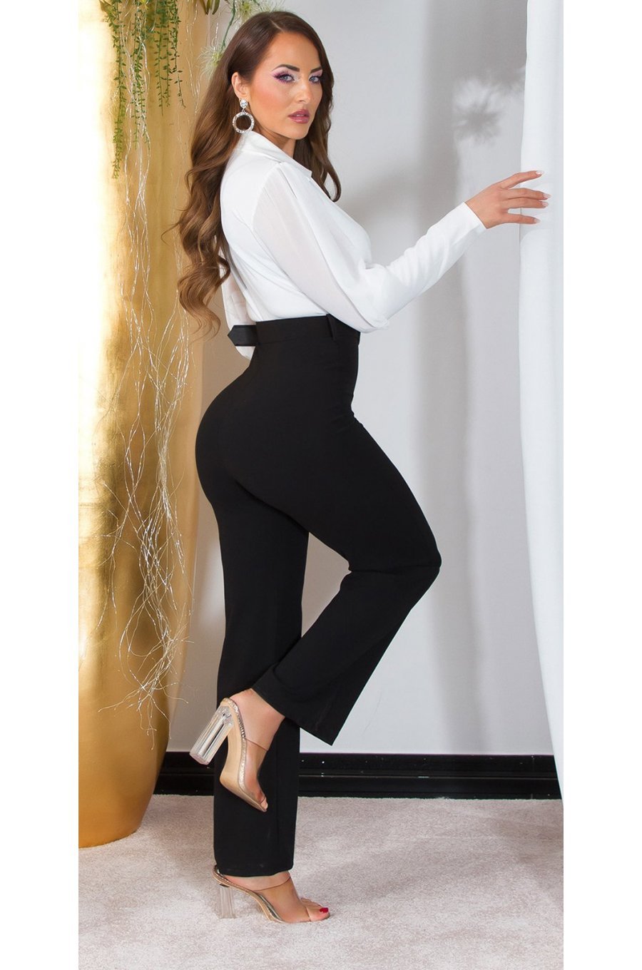 Salopeta eleganta evazata, neagra cu bustul alb, decolteu in V, cu maneca lunga, Aleksandrina 2 - jojofashion.ro
