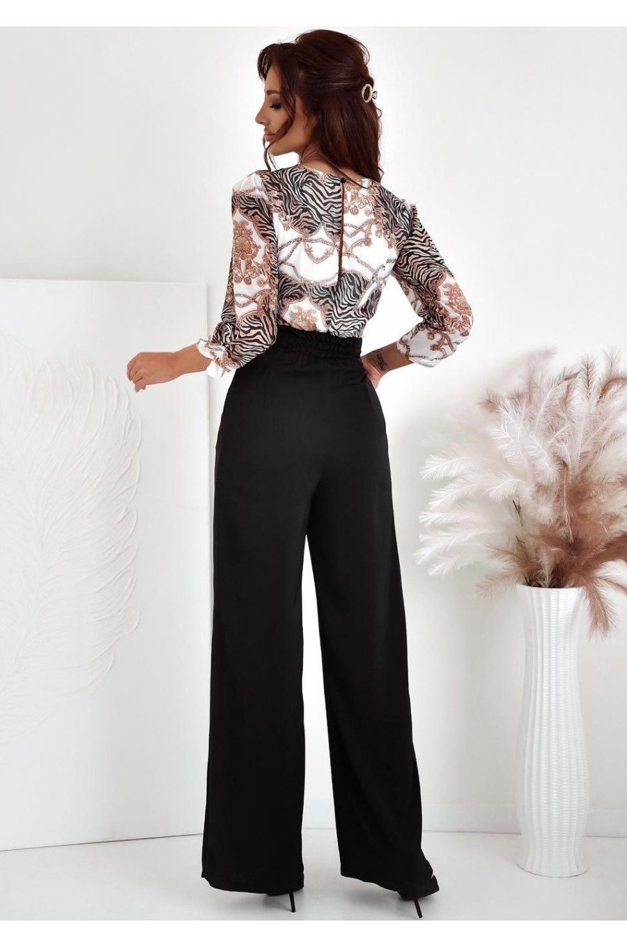 Salopeta  eleganta evazata neagra cu print baroc vaporoasa cu maneca trei sferturi Kariss 2 - jojofashion.ro