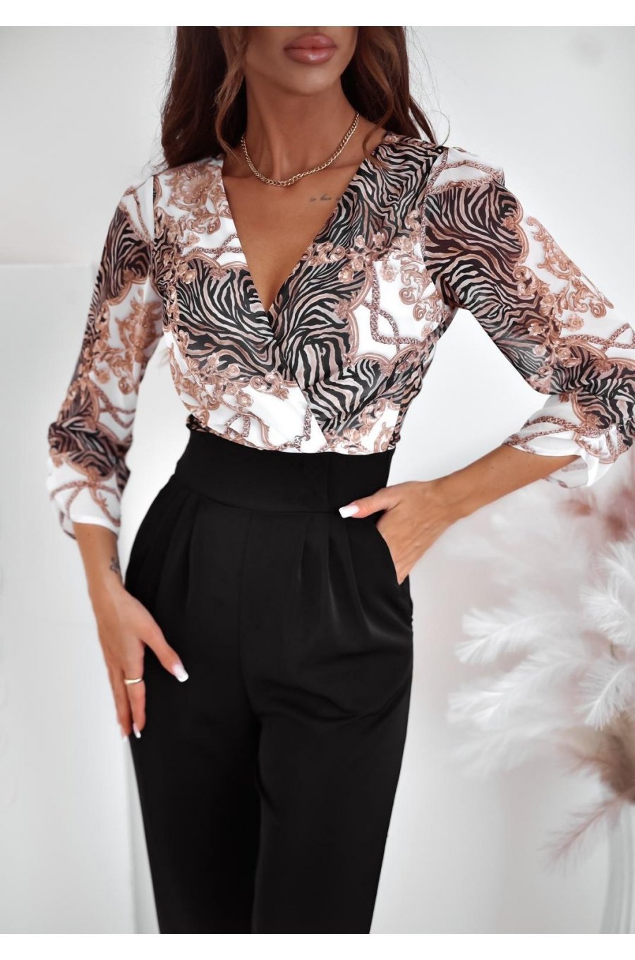Salopeta  eleganta evazata neagra cu print baroc vaporoasa cu maneca trei sferturi Kariss 3 - jojofashion.ro