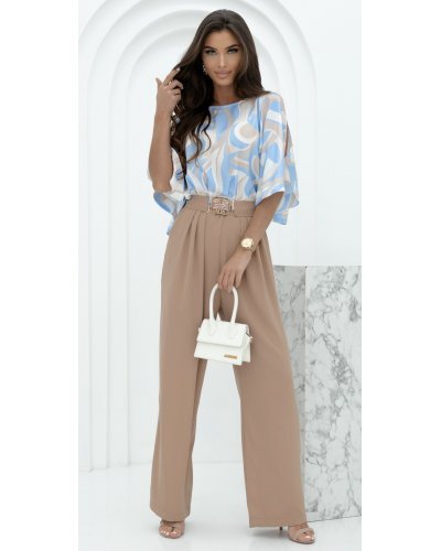 Salopeta dama evazata eleganta, bej, cu print bleu pe bust, Deena Salopete dama, Salopeta dama evazata eleganta, bej, cu print bleu pe bust, Deena - jojofashion.ro
