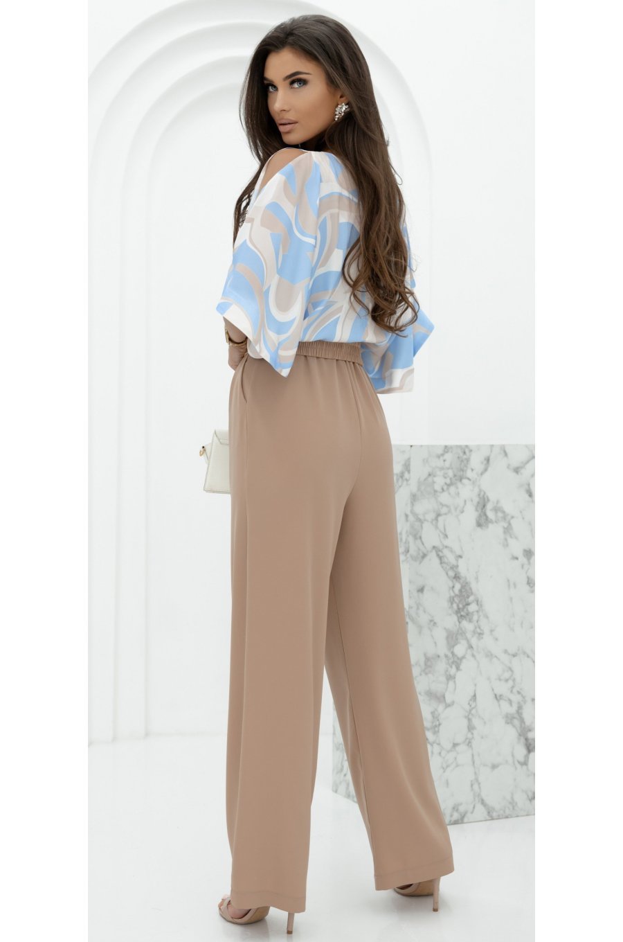 Salopeta dama evazata eleganta, bej, cu print bleu pe bust, Deena Salopeta dama evazata eleganta, bej, cu print bleu pe bust, Deena 3 - jojofashion.ro