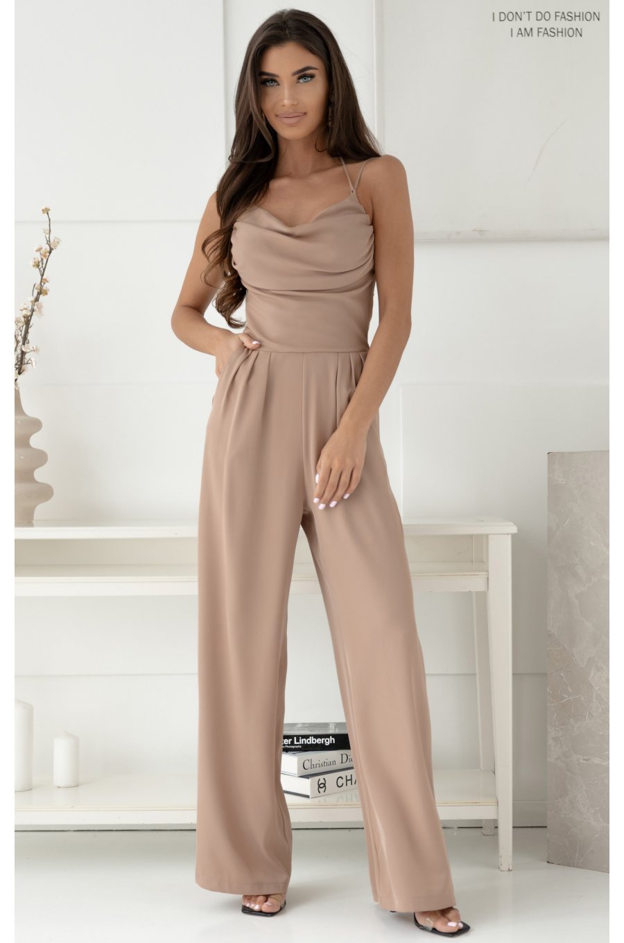 Salopeta eleganta de dama, evazata, bej, cu spatele gol, Lajla Salopeta eleganta de dama, evazata, bej, cu spatele gol, Lajla 1 - jojofashion.ro