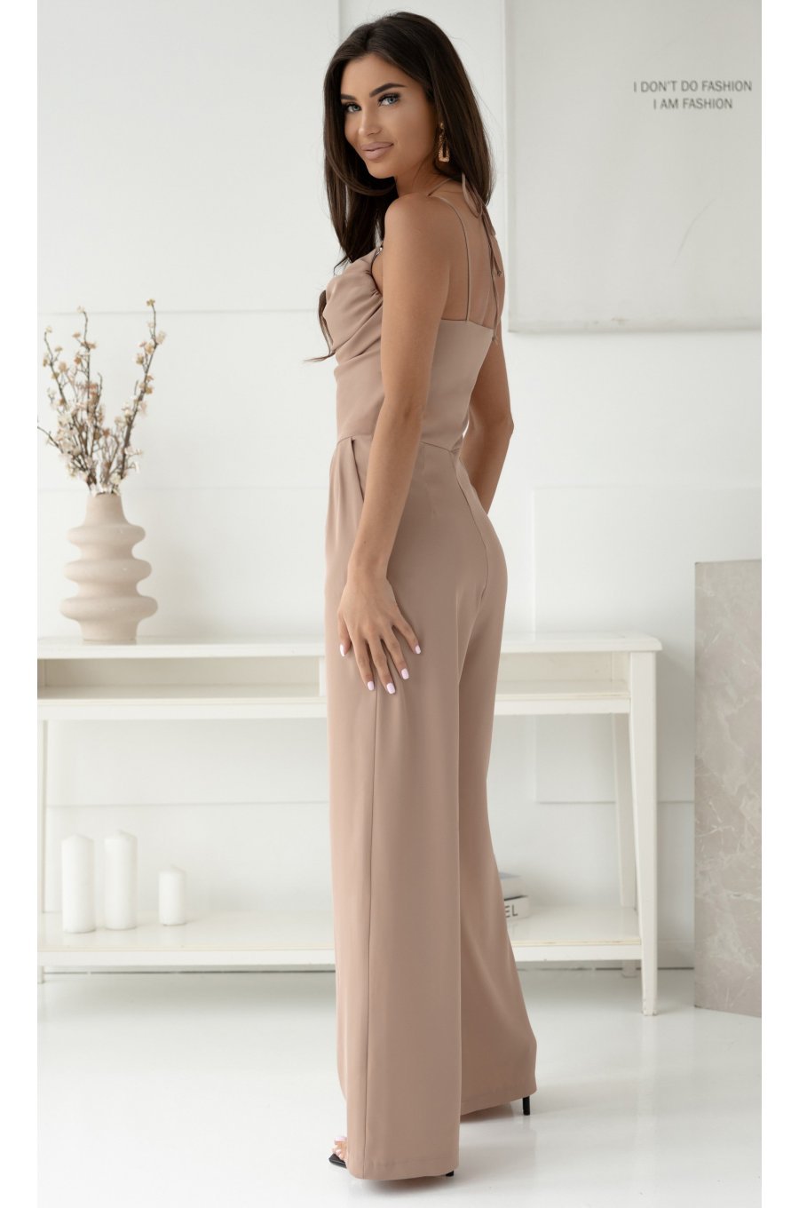 Salopeta eleganta de dama, evazata, bej, cu spatele gol, Lajla Salopeta eleganta de dama, evazata, bej, cu spatele gol, Lajla 2 - jojofashion.ro