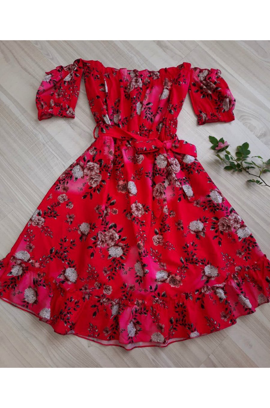 Rochie de vara scurta rosie cu flori in clos Pinky 1 - jojofashion.ro